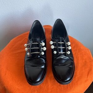Elegant Black Women's Shoes with Pearl Accents